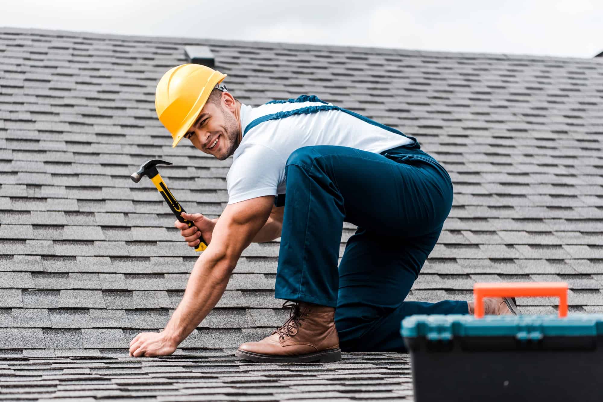 Roofing works. Кто занимается ремонтом крыш. Стоп ремонт криша картинки.